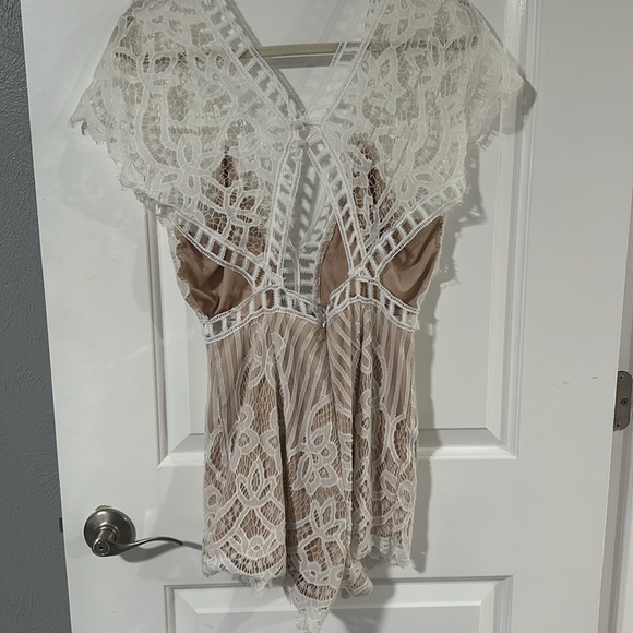 Selfie Leslie Lace Crochet Romper-Medium - Picture 7 of 12